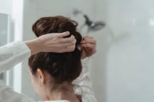 Minimalist haircut with natural sleeping style